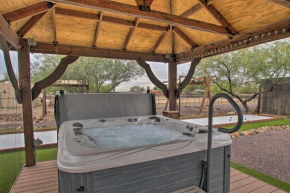Phoenix Kick Back Corral with Outdoor Oasis!